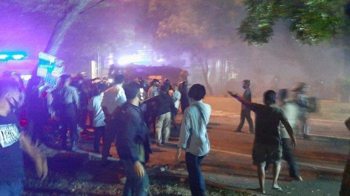 Aparat Tahan Pendemo Kota Serang dan Sita Buku Tan Malaka