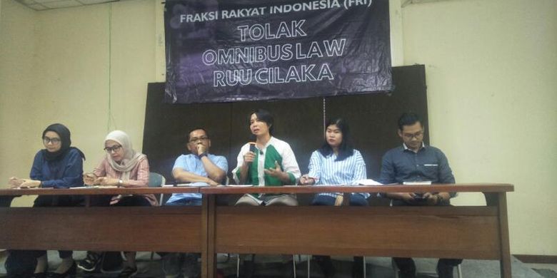 Mosi Tidak Percaya Rakyat Indonesia Kepada Pemerintah dan DPR: Stop Omnibus Law Cipta Kerja Sekarang Juga