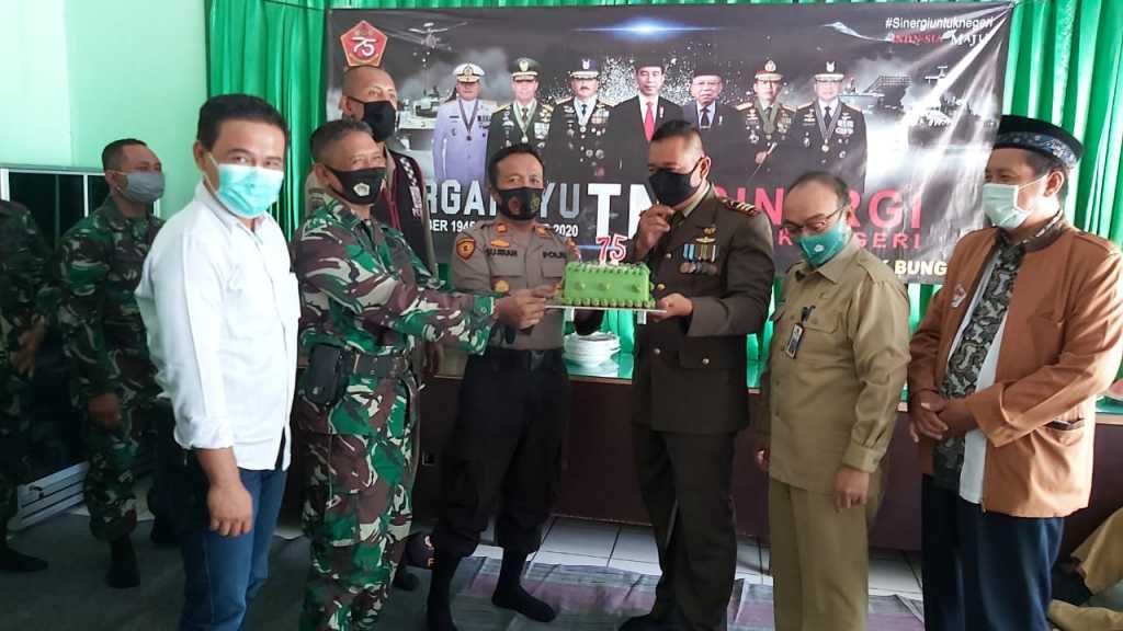 Peringati HUT ke-75 TNI, Koramil 0817/15 Bungah Gelar Tasyakuran Bersama Jajaran Forkopimcam