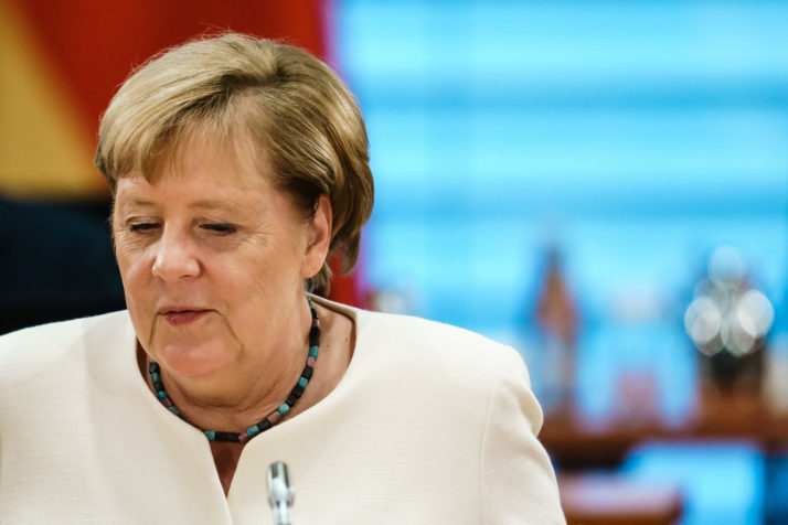 Kasus Covid-19 Melonjak, Merkel Kurangi Lockdown di Jerman