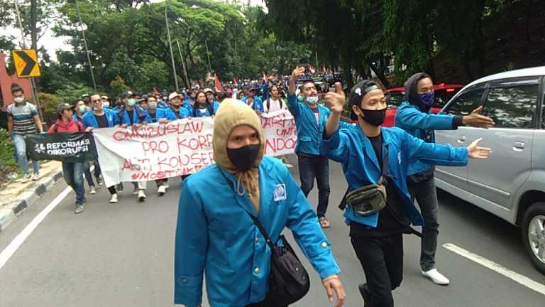 Baku Dorong Dengan Polisi, Mahasiswa BSI Margonda Berhasil Bergerak ke Istana