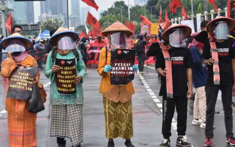 UU Cipta Kerja Ancam Keberlangsungan Petani Kecil