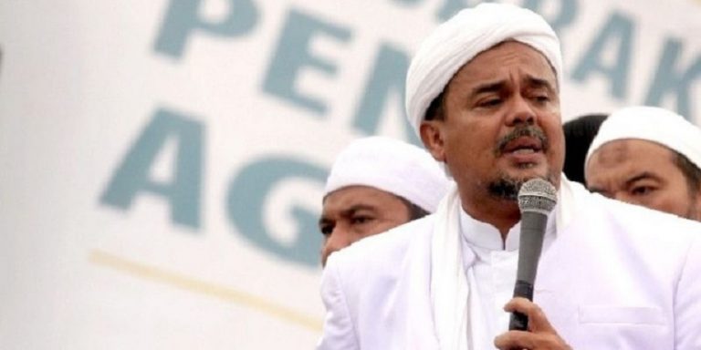 Pulang ke Tanah Air, Rizieq Shihab: Kami akan Tetap di Depan Bela Umat