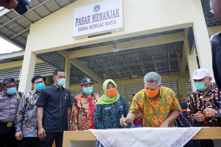 Bupati Muda Resmikan Pasar Menanjak Sungai Raya