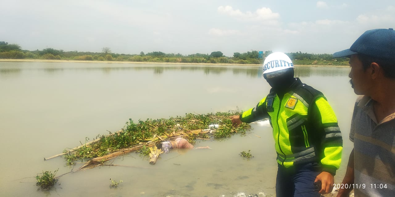 Mayat Wanita Tanpa Identitas Ditemukan Terseret Aliran Sungai BGS Gresik