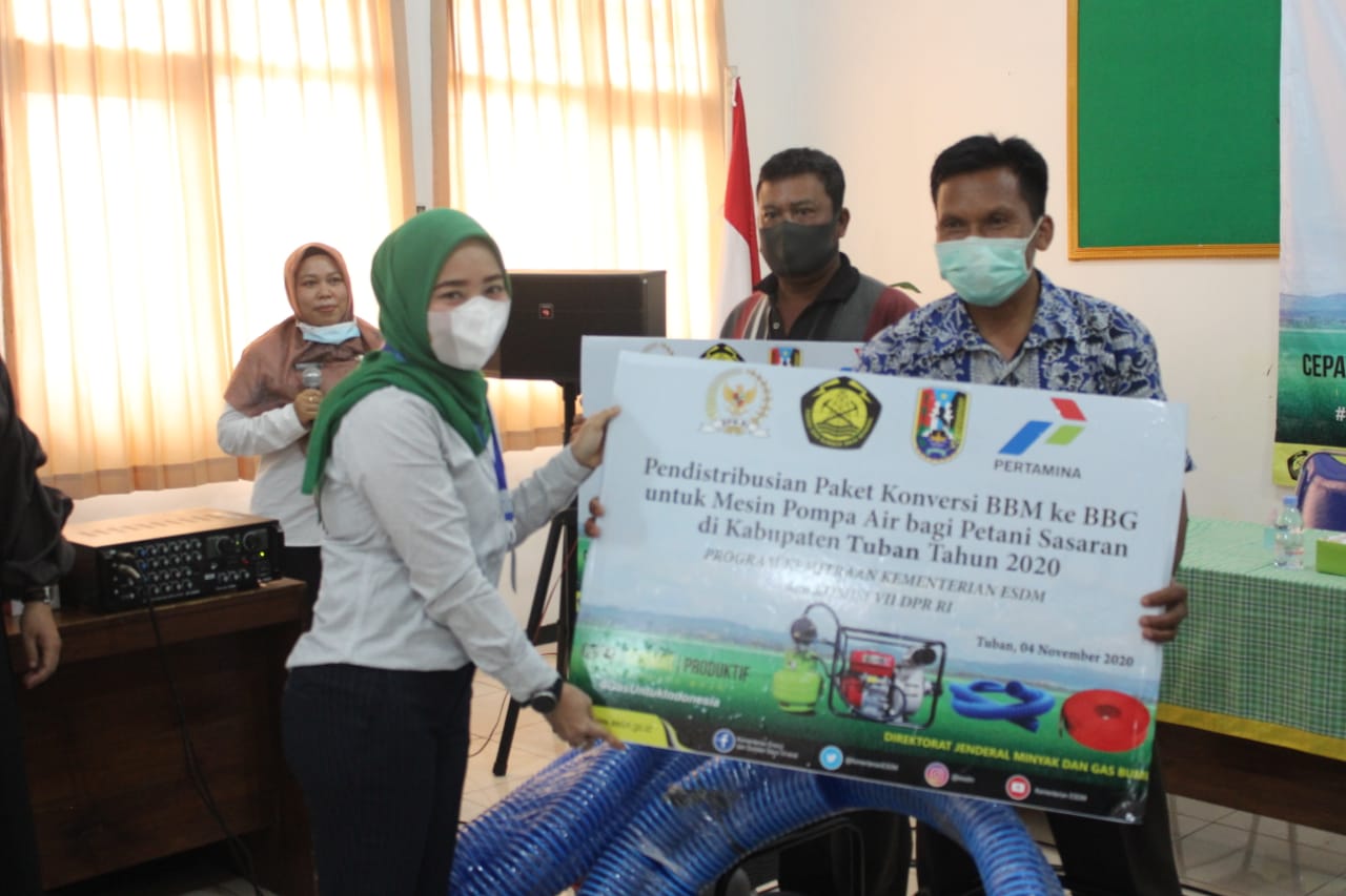 Serahkan 1.024 Pompa Air, Ratna Juwita: Petani Penolong Negeri