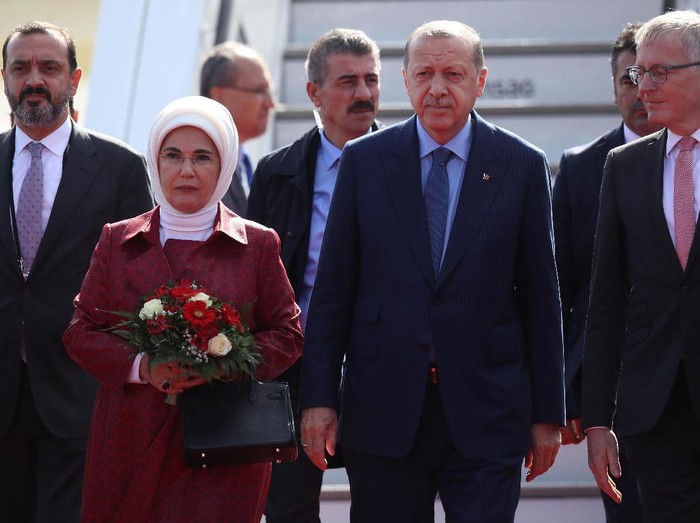 Serukan Pemboikotan Produk Prancis, Istri Erdogan Ditantang Membakar Tas Hermes Miliknya