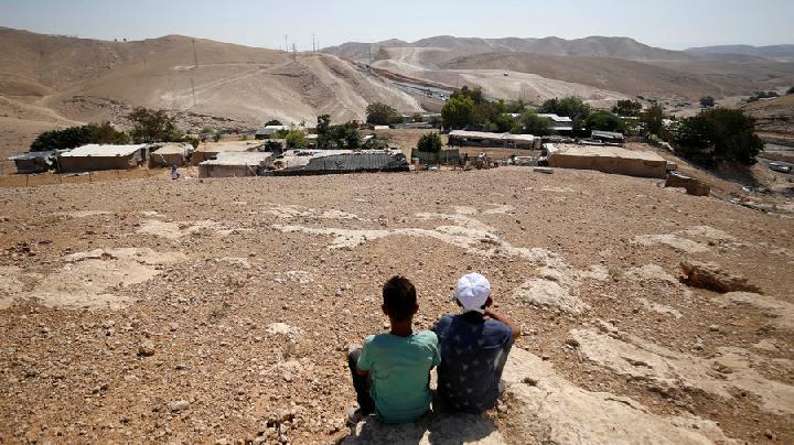 Saat Fokus Dunia Tertuju pada Pemilu AS, Israel Menggusur Puluhan Bangunan Suku Badui di Tepi Barat Palestina