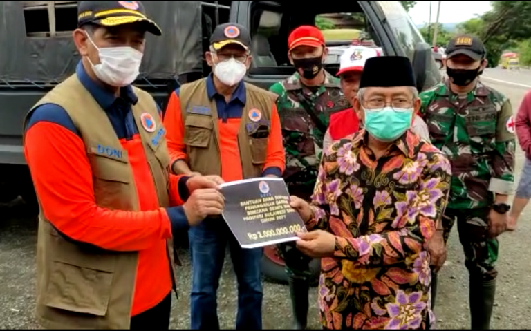 BNPB Serahkan Bantuan Operasional Senilai 4 Miliar untuk Gempa Sulbar