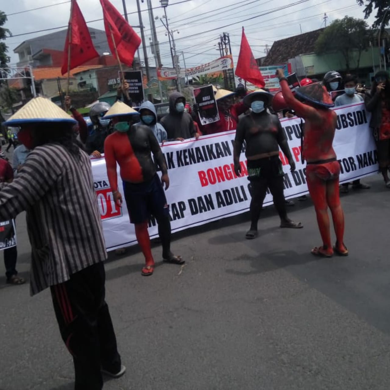 Demo di PT Petrokimia, Forkot Desak Usut Mafia Pupuk dan Tolak Kenaikan HET