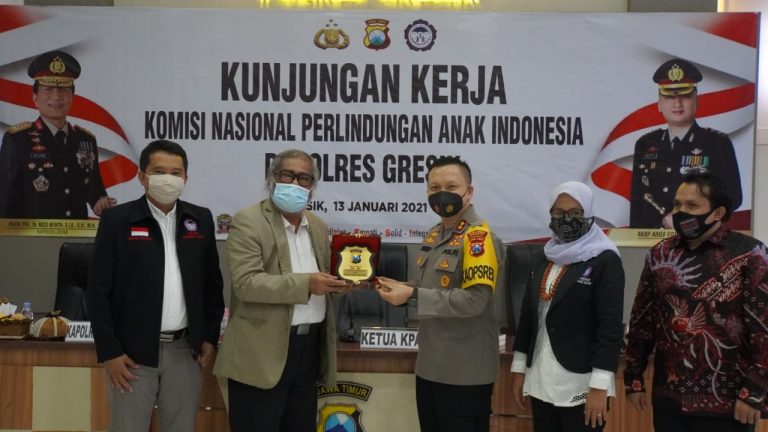 Ungkap Sejumlah Kasus Kekerasan Anak, Polres Gresik Terima Penghargaan dari Komnas PA