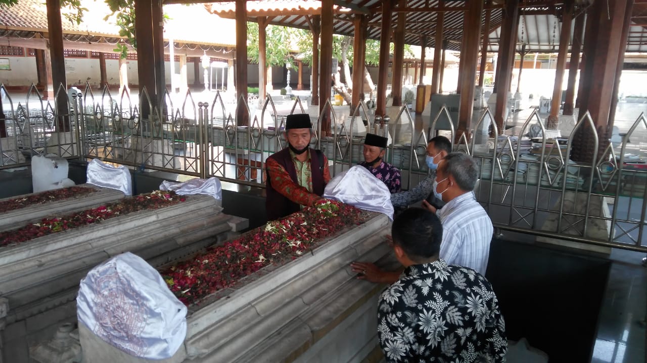 DPRD Tuban Tinjau Penerapan AKB Obyek Wisata Makam Religi di Gresik