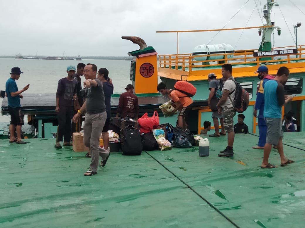 Sempat Dilaporkan Hilang Dihantam Ombak, Dua Nelayan Asal Gresik Ditemukan Selamat di Madura