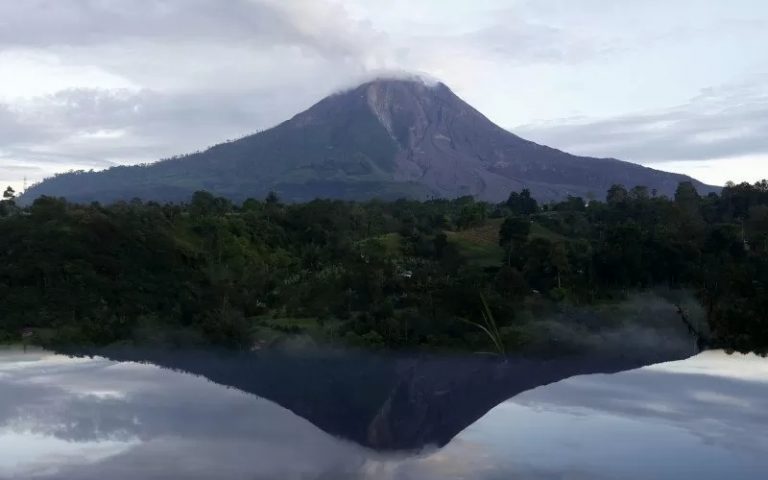 Gunung Sinabung Erupsi, Semburan Abu Capai 2.960 Meter