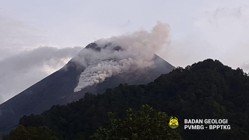 Gunung Merapi Keluarkan Awan Panas Guguran Sejauh 1.000 Meter