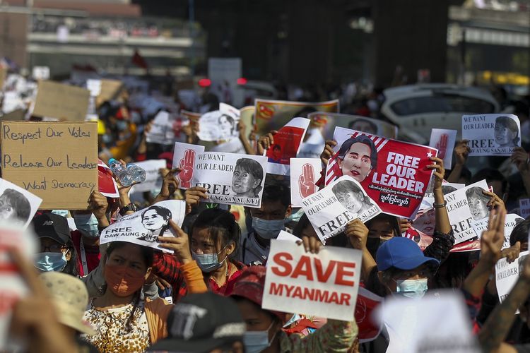 Protes Myanmar: Demonstran Memblokade Jalur Kereta Api
