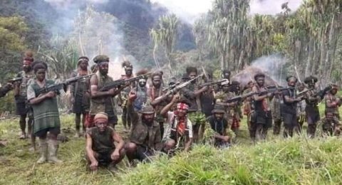 TNI-Polri Baku Tembak dengan KKB di Kabupaten Puncak Papua