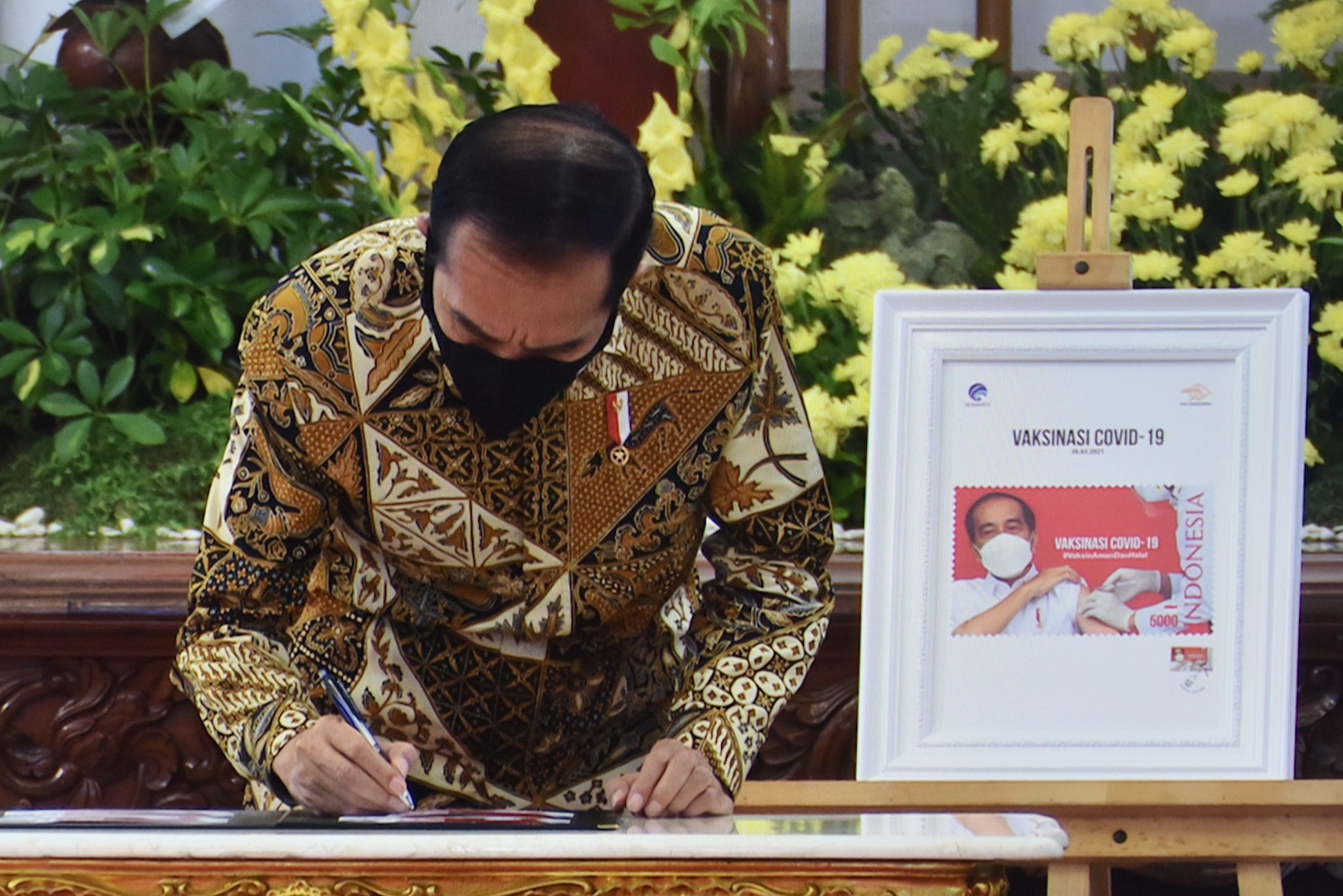 Presiden Luncurkan Program Konektivitas Digital dan Prangko Vaksinasi 2021