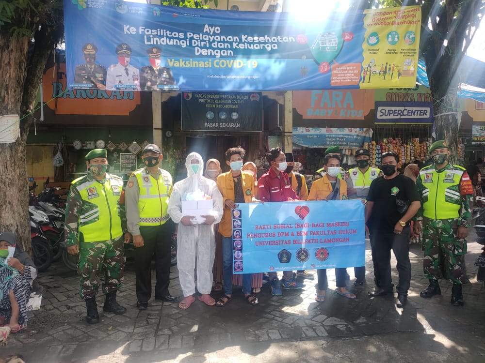 Blusukan ke Pasar Tradisional, Mahasiswa Universitas Billfath Lamongan Bagikan Ribuan Masker