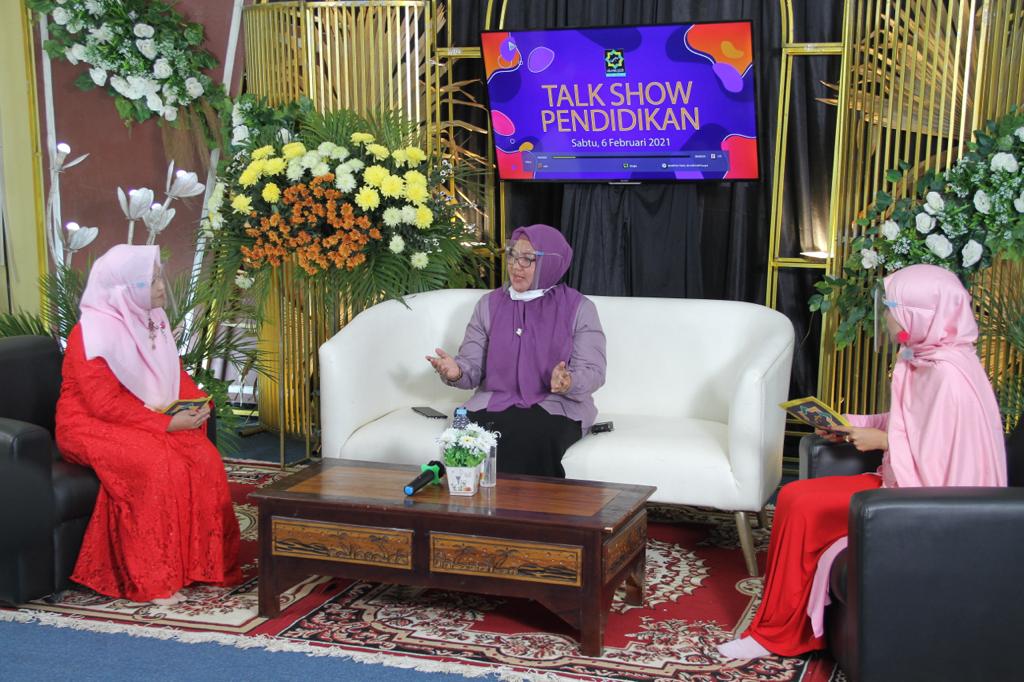 Talkshow Pendidikan Bersama YIMI Gresik, Bu Min Wabup Terpilih Sarankan Orang Tua Lebih Aktif Dampingi Anak