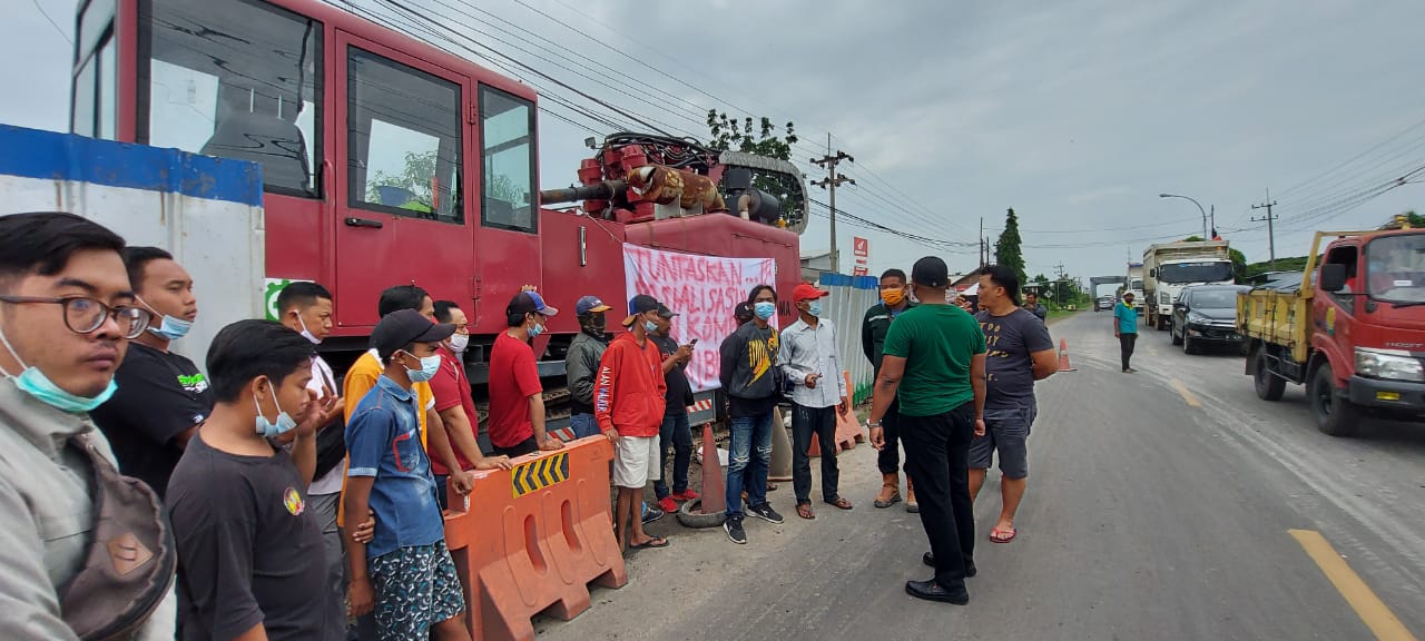 Kompensasi Belum Merata, Proyek Pipanisasi PDAM Gresik Diprotes Warga