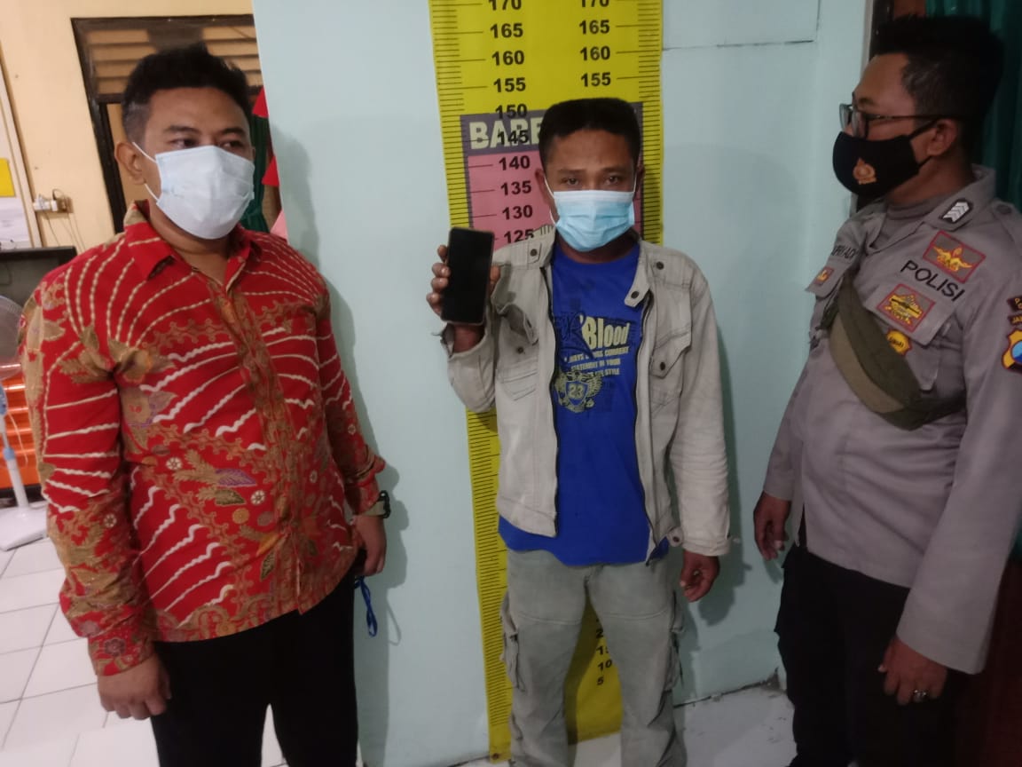 Disuguhi Kopi, Karyawan di Gresik Malah Embat HP Majikan