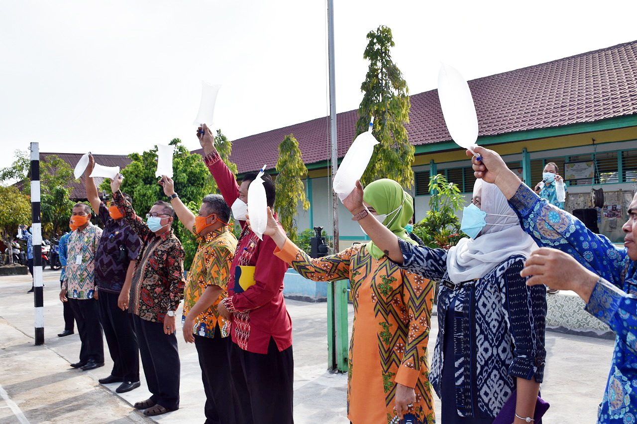 Bersama Istri, Bupati Muda Kembali Tinjau TPM