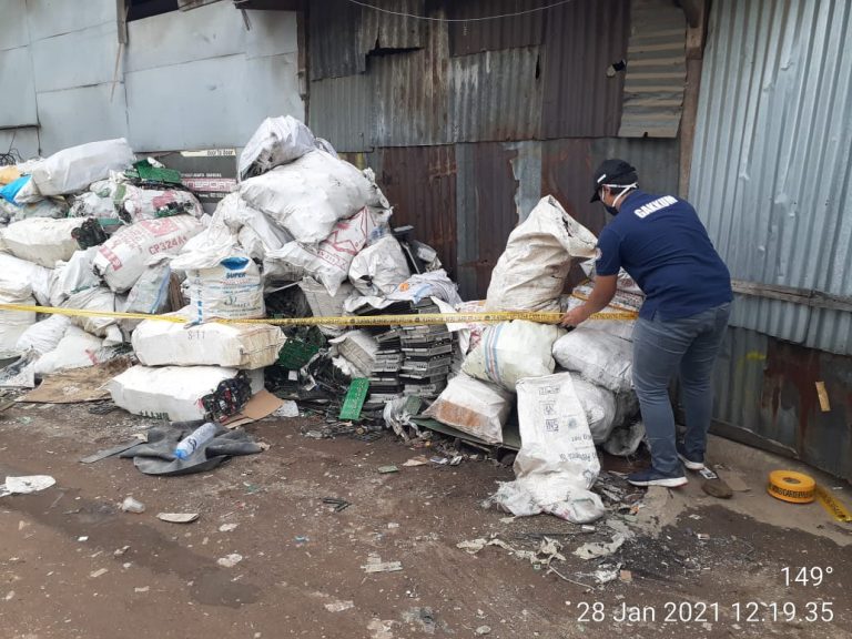 KLHK Segel Lokasi Pengolahan Limbah Elektronik Ilegal di Bandung