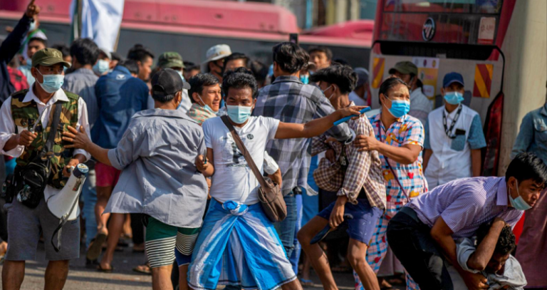 Pendukung Militer Myanmar Amuk Massa Aksi Tolak Kudeta di Yangoon