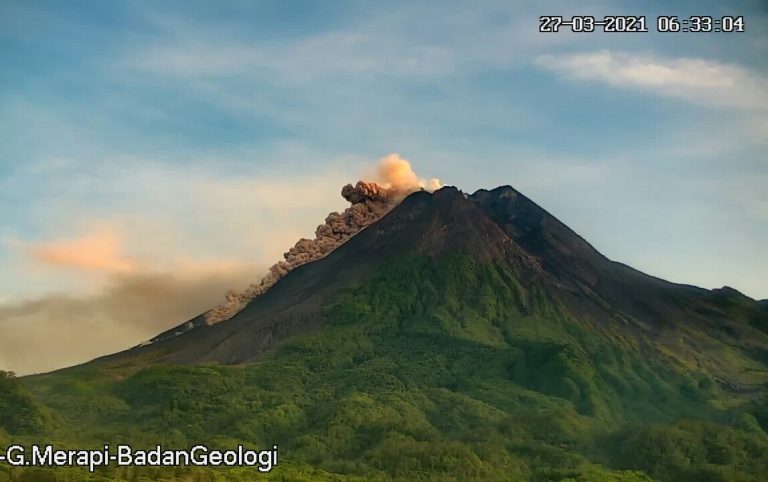 Gunung Merapi Luncurkan Awan Panas Sejauh 1.300 Meter