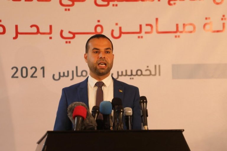 Juru bicara kementerian Palestina Iyad Al-Bazam pada konferensi pers setelah pesawat tanpa awak Israel meledak di Gaza, 11 Maret 2021 [Mohammed Asad / Middle East Monitor]