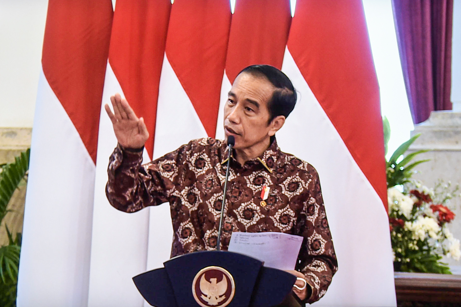 Jokowi Ingatkan Bupati Soal Risiko Lonjakan Pandemi Covid-19