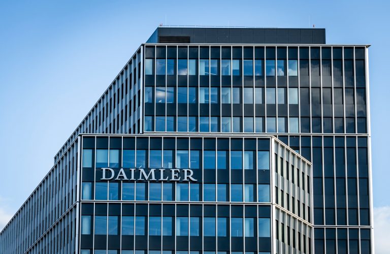 Daimler Akan Percepat Peralihan ke Mobil Listrik Tahun Ini