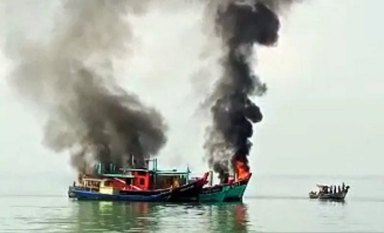 Mencuri Ikan di Perairan Indonesia, 6 Kapal Malaysia Diledakkan