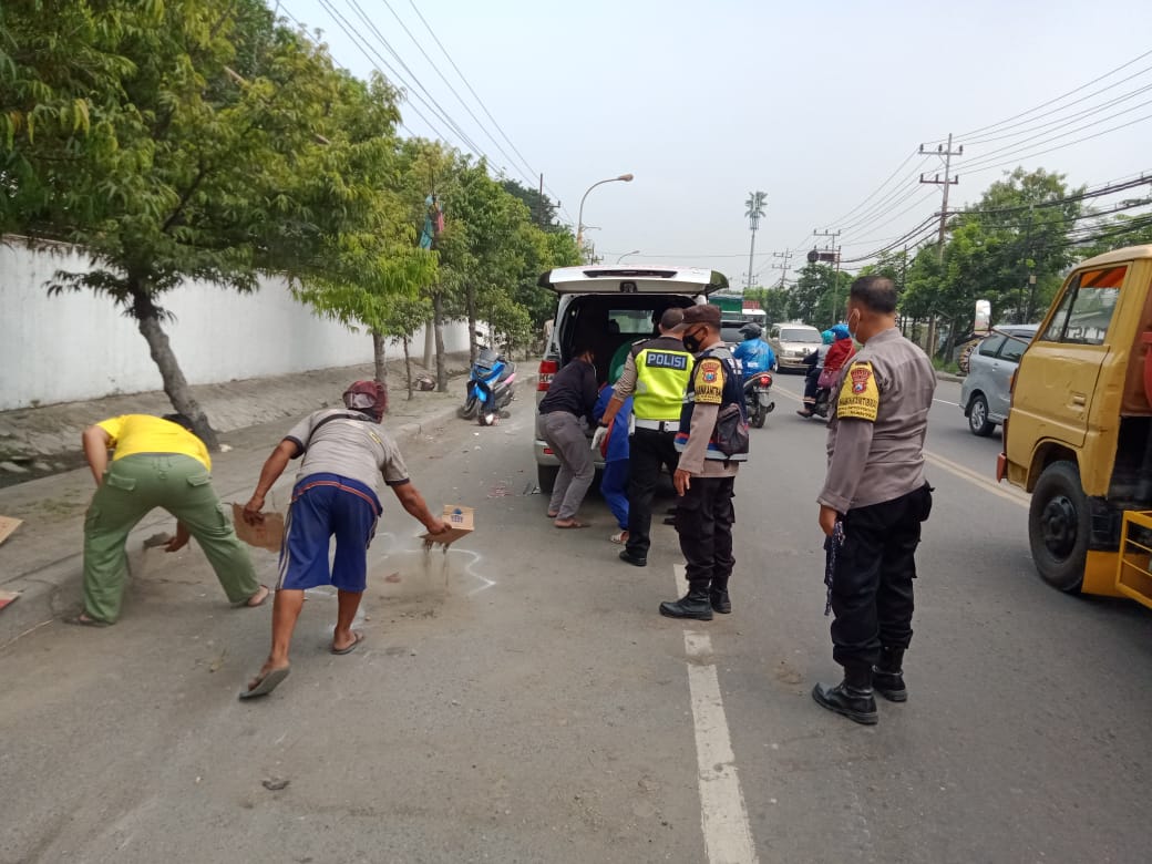 Cewek ABG Tewas Terlindas Dump Truk di Depan PT Liku Telaga Gresik