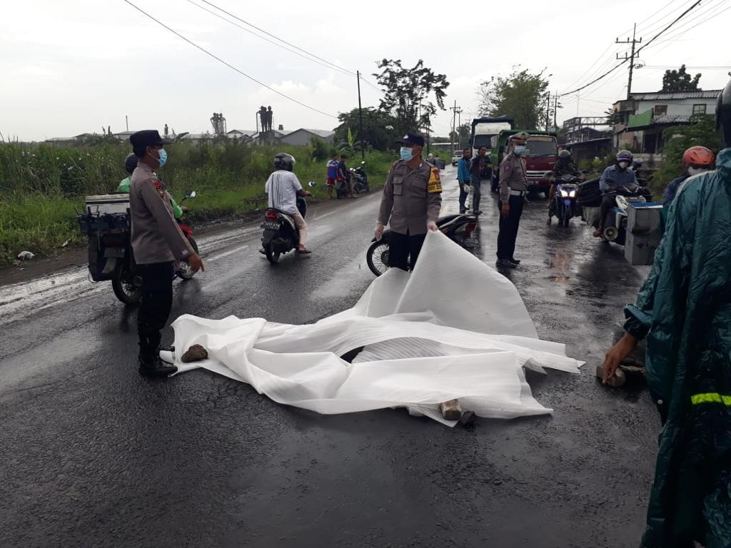 Nyalip Truk Trailer, Warga Putat Lor Menganti Gresik Tewas Terlindas