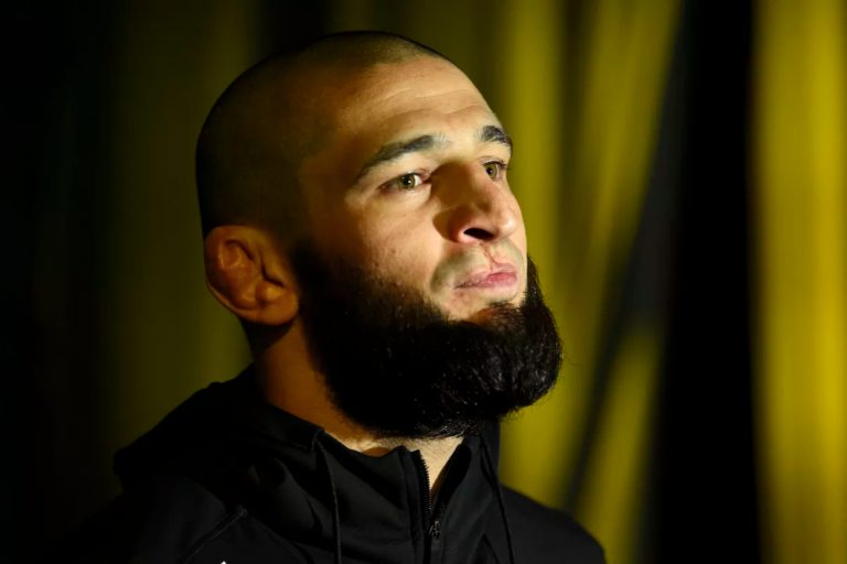 Petarung Muslim Khamzat Chimaev Pensiun dari UFC