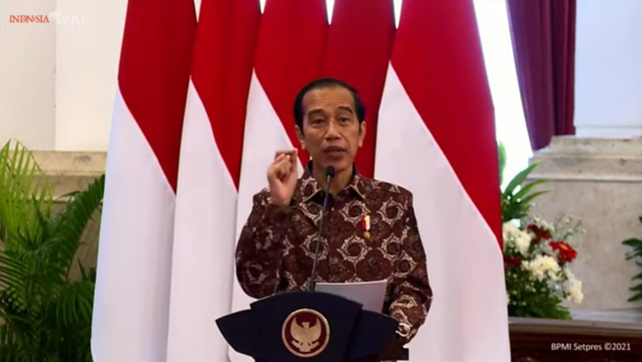 Jokowi Wajibkan Bupati Gunakan Produk Lokal untuk Proyek Pemerintah