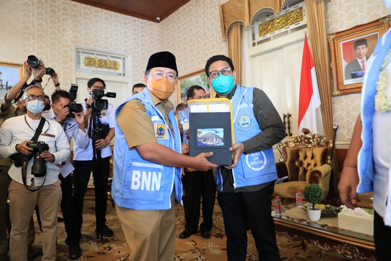 Gus Menteri dan Kepala BNN Tinjau Pilot Project Desa Bersih dari Narkoba