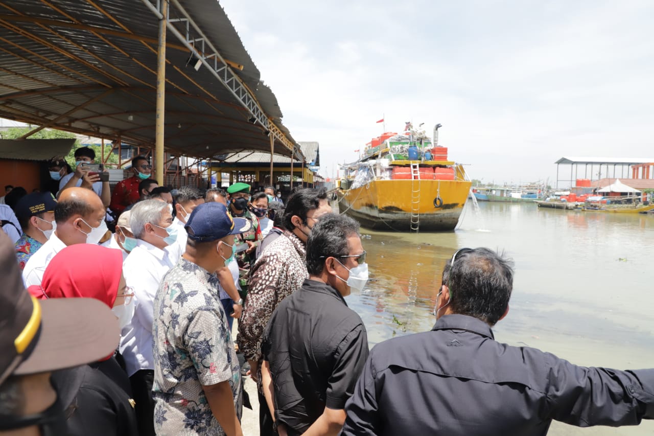 Menteri Trenggono Serap Aspirasi Nelayan di Pelabuhan Perikanan Kejawanan