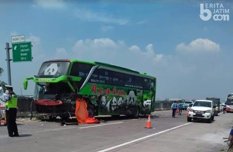 Bus Restu vs Truk Tronton di Tol Gresik, 1 Kenek Tewas 3 Penumpang Luka-luka