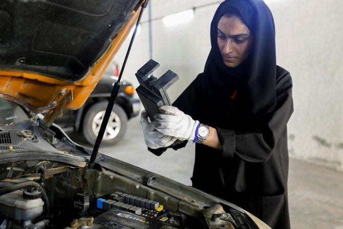 Cerita Inspiratif Wanita Arab Tekuni Bisnis Reparasi Mobil