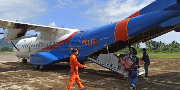 BNPB Serahkan 15 Ton Bantuan Untuk Korban Bencana di NTT