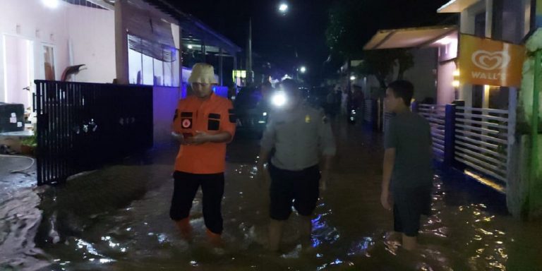 Tanggul Anak Sungai Kalibener di Purwokerto Jebol