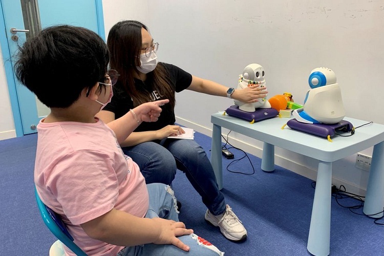 Profesor Hong Kong Kembangkan Pendidikan Robot untuk Anak Autis