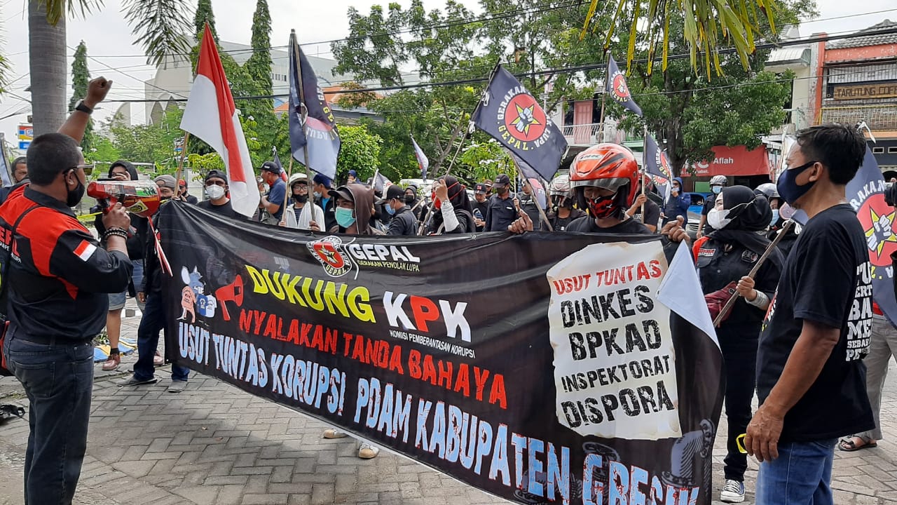 Aktivis Gepal Aksi Dukung KPK Usut Tuntas Kasus Korupsi Perumda Gresik