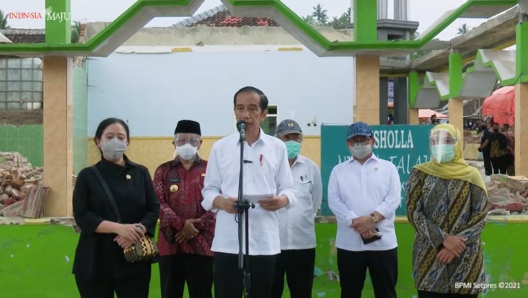 Presiden Jokowi Tinjau Kawasan Terdampak Gempa Di Malang