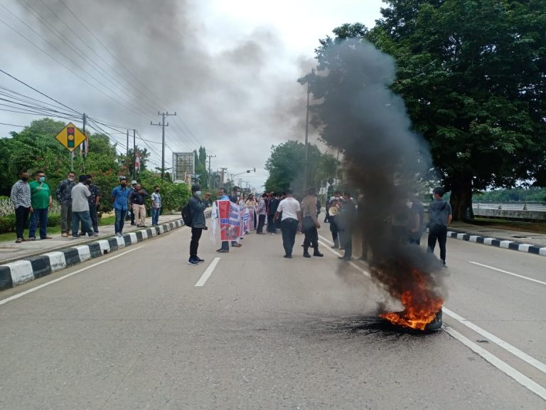 Masyarakat Loa Kulu Gelar Aksi Terkait Kerusakan Lingkungan oleh Perusahan