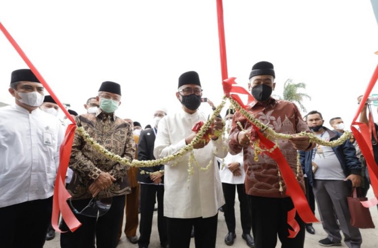 Perkuat Ekonomi Masyarakat Minangkabau, OJK Resmikan Bank Wakaf Mikro