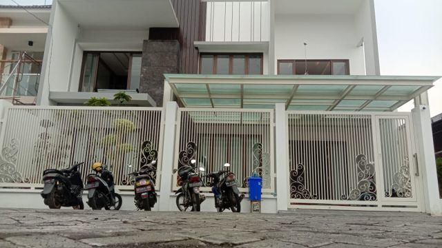 Datangi Rumah Eks Bupati Gresik Sambari Halim di Surabaya, KPK Ditemui Anaknya Selama 1 Jam